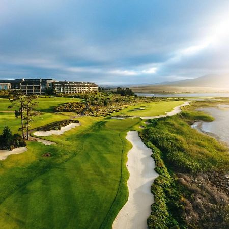 Arabella Hotel, Golf And Spa Hermanus Exterior foto Aerial view of the 18th hole at the Links at Spanish Bay