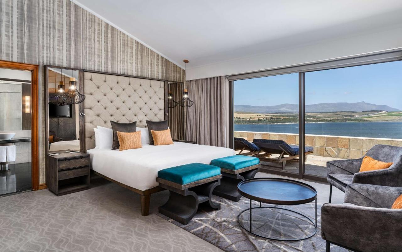 Arabella Hotel, Golf And Spa Hermanus Exterior foto A suite at the InterContinental